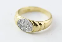 Ring  med stenar kubis zirkonia , stl 15½ mm bredd 2,6 - 7,3mm, ARR Ritter Alois Djursholm, 18k Vikt: 3,1 g
