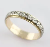 Ring med vita stenar, stl 17¾ mm, bredd  3,9 mm, Trege Guldsmedsaktiebolaget Göteborg 1966, 18k Vikt: 3,7 g