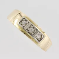 Ring med stenar, stl 17¼mm inte helt rund, bredd 2,1-5,5mm, Hedbergs Guld Dalsjöfors 1969, 18k Vikt: 1,5 g