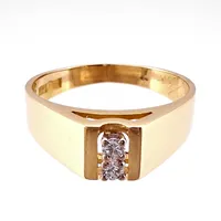 Ring, 18K guld, Diamanter 2 st - stämplad 0,07ct, Ceson Guldvaru Ab (K&EC) Göteborg, svensk kontrollstämpel, Ø16¼ mm, bredd 2,5 - 5,5 mm, fint skick, borttag av gravyr ingår Vikt: 3,3 g