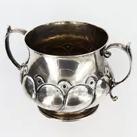 Skål med hänklar, 10cm, Ø10-11cm, engelska stämplar, silver. Vikt: 284,8 g