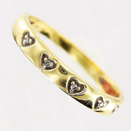 Ring, diamanter 5 x 0,005ct, 8/8-slipade, stl 17, bredd 2-3mm, 18K. Vikt: 1,9 g