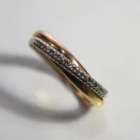 Ring 3 färgat med 10 diamanter 0,01x 10, Ø 17 mm, liten buckla på skenan bredd 3,89 mm, 18K 2,8g Vikt: 2,8 g