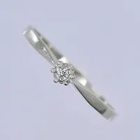 Ring vitguld med diamant 0,02ct, stl 18¼, 18K  Vikt: 1,4 g