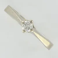 Ring med diamant, ca 0,15ct, stl 17¾, bredd 2mm, vitguld, 18K, 4,2g 