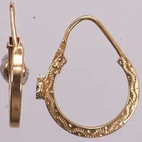 Ett par örhängen med vita stenar samt mönstergravyr, Ø14mm, 18K guld  Vikt: 1 g