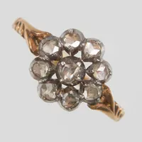 Ring, 9 rosenslipade diamanter ca Ø2mm, Ø17¼, bredd:2-11mm, J.Petterssons Eftr., Stockholm 1928, silver/guld 18K. Vikt: 3,2 g