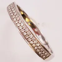 Ring, diamanter 43x ca 0,005ct, Ø19½, bredd:4mm, 18K 2,7g.