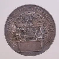 Plakett Svenska Turistföreningen 1885-1910 - Känn Ditt Land, ca Ø55mm, Erik Lindberg. 925/1000 silver  Vikt: 76,7 g