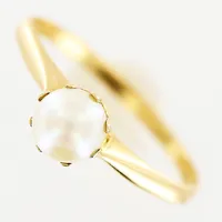 Ring, odlad saltvattenspärla Ø5mm, stl 18¾, bredd 2mm, 18K. Vikt: 1,8 g