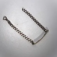 Armband Pansar med bricka graverad längd 19 cm bredd 0,36 cm, silver 925/1000, 11,7g Vikt: 11,7 g