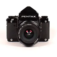 Kamerahus Pentax 67 serienummer 4170902, med body cap, 1990-tal, objektiv SMC Pentax 67 1:4 45mm, med BW-filter, linsskydd, motljusskydd PH-SB 82mm, mellanringar, Vikt: 0 g Skickas med postpaket.