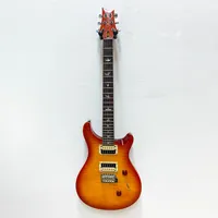 Elgitarr PRS SE Custom 24 i färgen vintage sunburst. Kropp i mahogny med lönntopp. Greppbräda i rosewood med Bird-inlägg. Tonkontroll med push/pull. Svajarm och halsnyckel medföljer. Plastlock över dragstång och knopp på mickväljare saknas. Brun, mjuk ryggsäcksväska medföljer (original). Made in Indonesia. Skickas med Bussgods eller PostNord