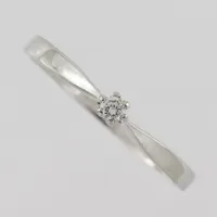 Ring med diamant 0,05ct enligt inskription, stl 18¾mm, bredd skena 1,7mm, 18k vitguld  Vikt: 1,9 g