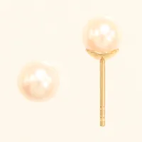 Ett par örhängen med pärlor, Ø ca 4mm, stopp saknas, 18K Vikt: 0,8 g