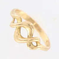 Ring, Ø15½, bredd 2-8mm, ovalformad, 9K Vikt: 1,6 g