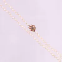 Pärlcollier, odlade saltvattenspärlor ca Ø6-6,4mm, längd:98cm, knutet, lås med rosa safirer, 18K. Vikt: 52,2 g