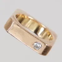 Ring stl 18, bredd 5,4mm, diamant 1x ca 0,12ct, 18K Vikt: 14,6 g