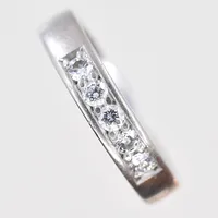 Ring vitguld med diamanter 0,25ctv, stl 16¾, bredd 4 mm, graverad, vitguld,18K. Vikt: 4,7 g