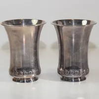 2 vaser Arla V10/U10+ gravyr, höjd 13 cm, silver 925/1000, 482,2g Vikt: 482,2 g