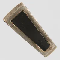 Silverring, svart sten, Ø17, bredd:5,5-10mm, sten med mindre nagg, 925/1000. Vikt: 10,7 g