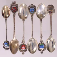 6 souvenirskedar, längd 10-11,7cm, emalj, 800/1000 silver Vikt: 66,7 g