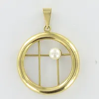 Hänge med pärla,  Ø 23mm exkl ögla, omgjord ring, 18K Vikt: 5,1 g