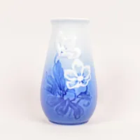 Vas, B&G, Made in Denmark, Copenhagen porcelain, #678, höjd ca 13,5cm Vikt: 0 g