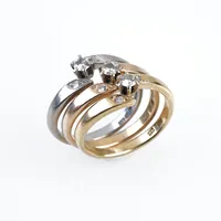 Ring 3 delad m diamanter ca 0,30ct totalt, stl 18(56), bredd 13mm, 18k Vikt: 10,4 g
