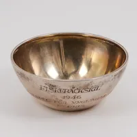 Liten skål, höjd 3,5cm, Ø 7cm, förgylld insida, gravyr, C.G.H år 1940, Silver 830/1000 Vikt: 26,4 g