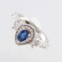 Ring, Ø17¾, bredd 2-11mm, Sezgin, med stenar, S925/1000, defekt klo, blå sten lös Vikt: 4,2 g