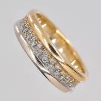 Ring, diamanter 0,55ctv enligt gravyr, stl 17, vit/gulguld, graverad, 18K   Vikt: 6,5 g