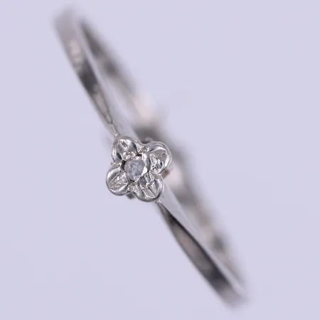 Ring med diamant 1xca0,005ct 8/8 slipning, Finland, stl 15¼, bredd: 1,1-3,4mm, nagg på diamant, vitguld, 18K Vikt: 0,7 g