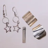 2 Ringar, ett par örhängen, hänge, gravyr, skevt, defekt. 925/1000 silver  Vikt: 20,4 g