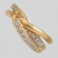 Ring, diamanter 13xca0,005ct, Ø17, bredd:2,5-7,5mm, 18K. Vikt: 5,1 g