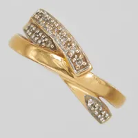 Ring, 8/8 slipade diamanter 14 x ca. 0,005ct, Ø17, bredd: 2,5-7,5mm, GHA, 18K Vikt: 5,3 g