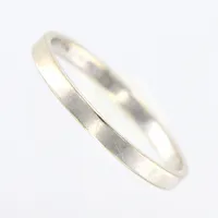 Ring, stl 19¾, vitguld, bredd 2mm, 18K Vikt: 2,3 g