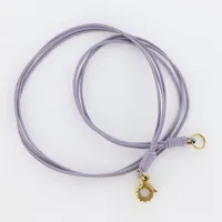 Collier/Armband, Primavera med guldlås 18K, lila läderband, 44cm, bruttovikt 3,6g Vikt: 3,6 g