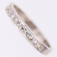 Ring med diamanter 10xca0,02ct, Ø17½, bredd:2,6mm, vitguld, behov om omrodiering, mindre repor, 18K Vikt: 2,6 g