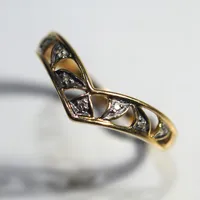 Ring med stenar , Ø 17 mm, bredd 4 mm, 18K 1,4 g Vikt: 1,4 g