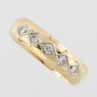 Ring med diamanter ca 5x0,03ct, stl 19½mm, bredd 6,2mm,  två ringar ihopsatta, 18k Vikt: 10 g
