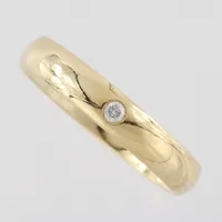 Ring med diamant 0,03ct enligt inskription, stl 17mm, bredd 3,5mm,  Schalins Ringar AB ,18k Vikt: 3,2 g