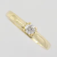 Ring med diamant ca 0,20ct , stl inte rund 17mm, bredd skena 2,6mm, stämplad GHA, , 18k  Vikt: 4,1 g