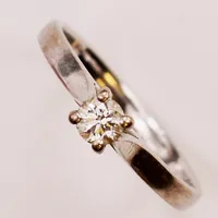 Ring, diamant ca 0,23ct, kvalitet ca W(H)/VS, Ø18, bredd:4mm, 18K 2,9g.
