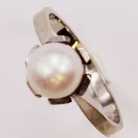Ring, Ø17¼, bredd:10mm, pärla, 18K 3,2g.