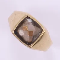 Ring med brun sten, stl 19½, bredd 3-11mm, 18K, bruttovikt 4,1g Vikt: 4,1 g
