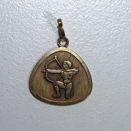 Hänge, längd 2,5 cm, bredd 1,8 cm,18K 1,9 g Vikt: 1,9 g