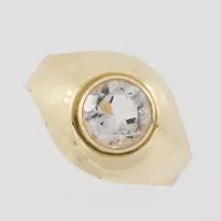 Ring med bergkristall, stl 17 mm , bredd  2,70 - 12 mm, ABD Brofod Aktiebolaget Falköping1977, 18k Vikt: 2,7 g