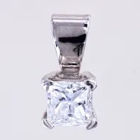 Hänge, nytillverkat, diamant ca 0,50ct, prinsesslipad, kvalité ca TW(G)/VS, mått ca 10 x 5mm, vitguld, 18K Vikt: 0,7 g