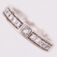 Ring, diamanter ca 0,44ctv enligt gravyr, mittstenen prinsesslipad, Guldfynd, vitguld, stl 17, gravyr, omrodinering, 18K Vikt: 5,3 g